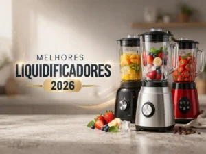 Melhores liquidificadores 2026 com modelos modernos de alta potência preparando frutas frescas em cozinha elegante